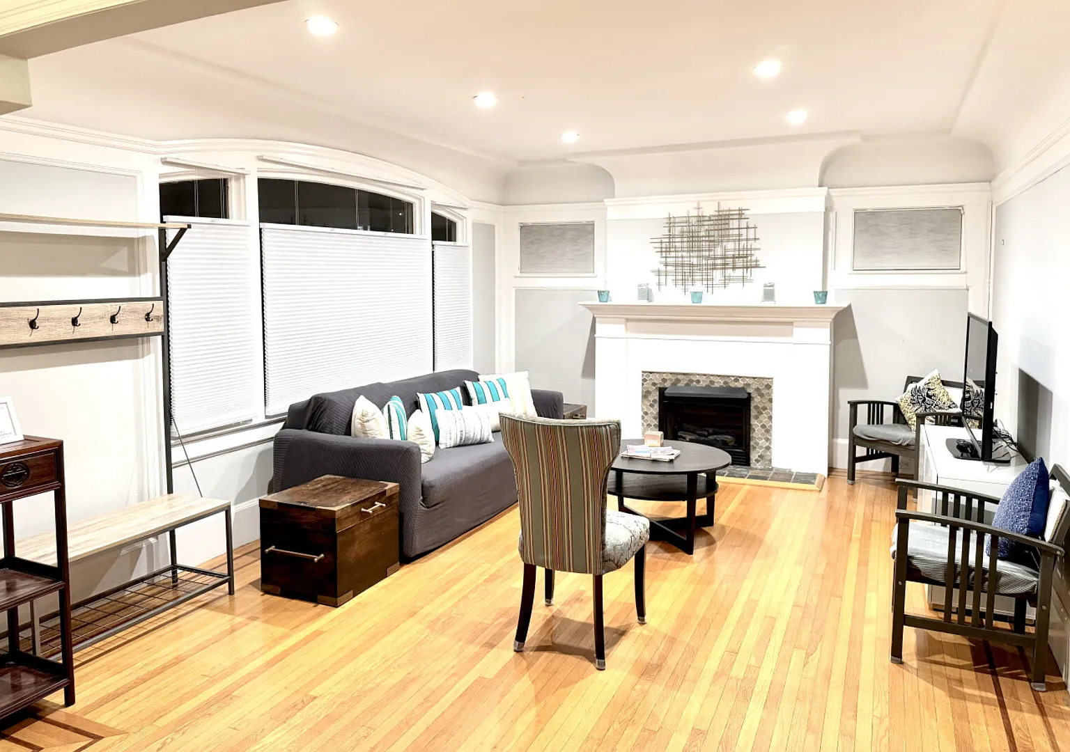 Large SF Craftsman Walkable Great for Work/Leisure — Photo 3