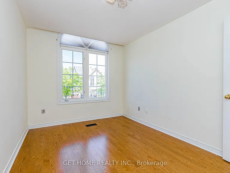 147 Foxchase Ave W — Photo 34