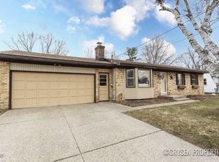1683 Fairview St, Jenison, MI 49428