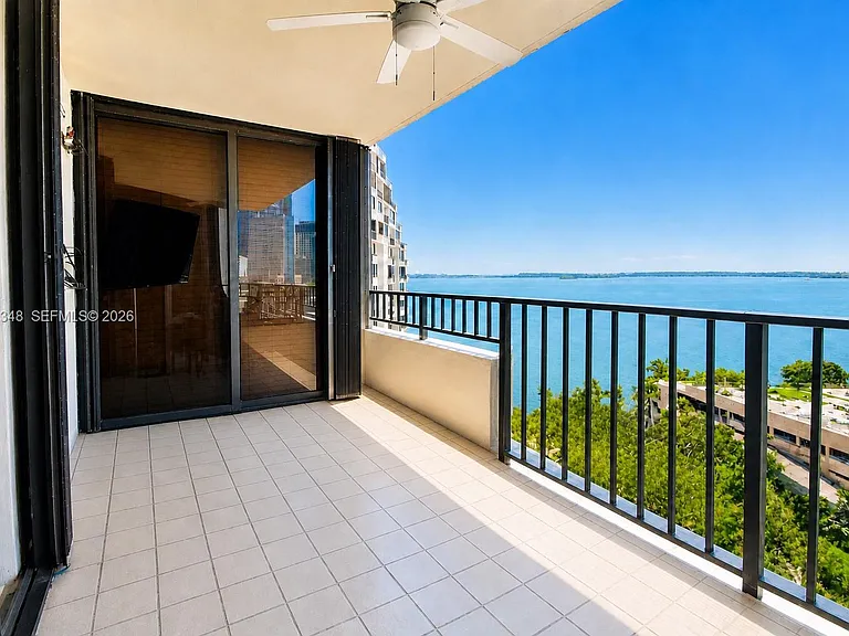 520 Brickell Key Dr #A1113 — Photo 2