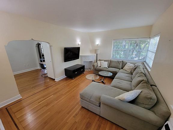 2nd image of 2901 Sheridan Ave #A