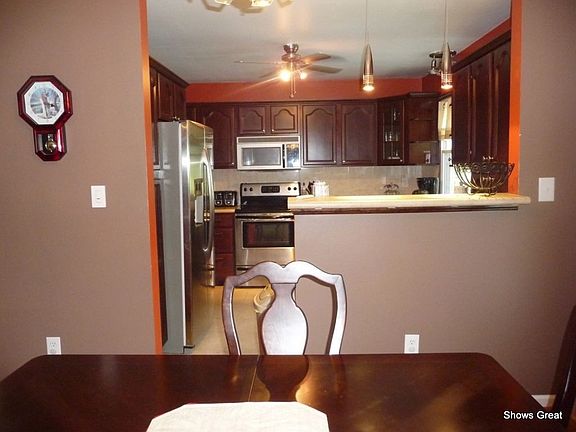 Dining/kitchen