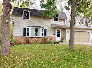 2717 Stone Cir, Minnetonka, MN 55305