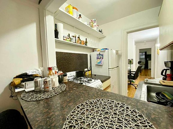3rd image of 120 W 71st St APT 1F