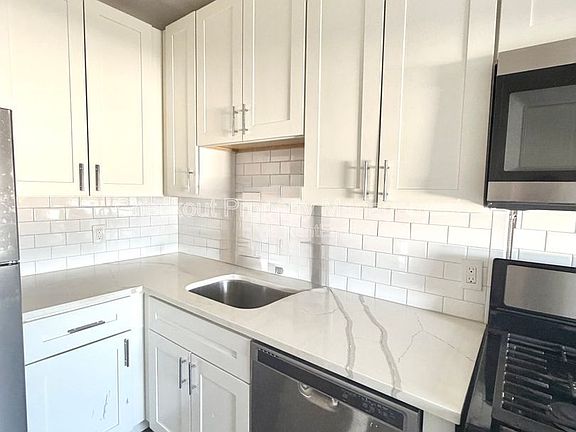 2nd image of 5616 Pershing Ave APT 62