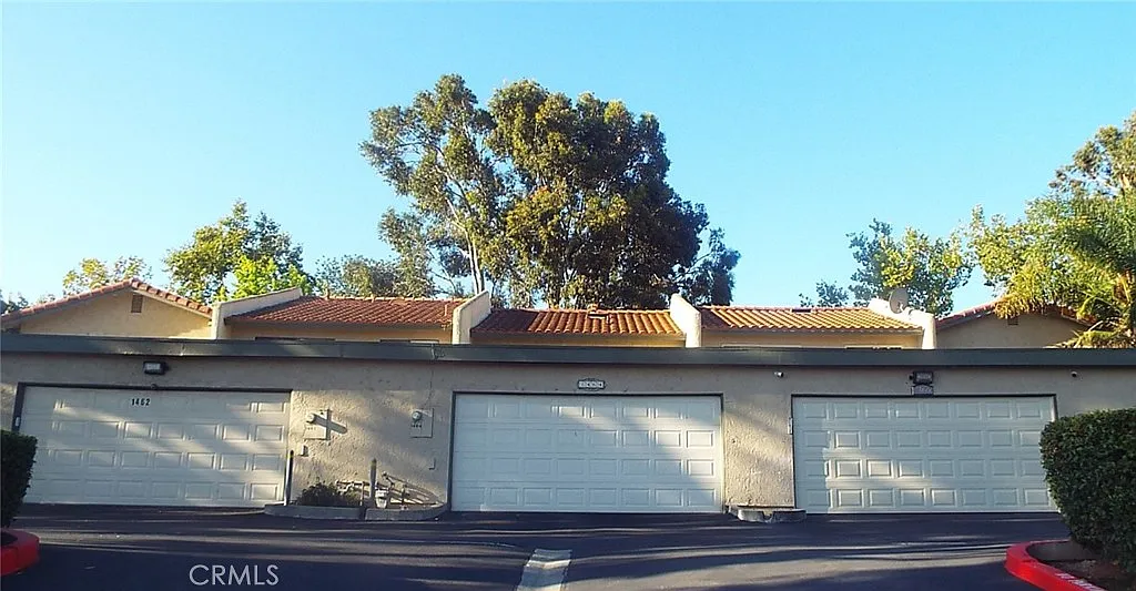 3 bed, 2.5 bath, 1523 sqft, $3,300 — Photo 3
