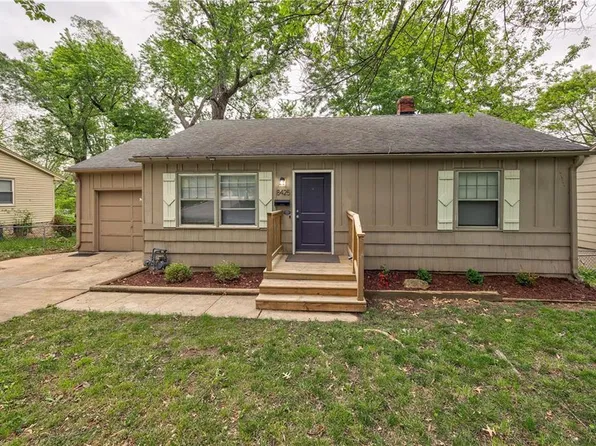 8425 Boone Blvd, Kansas City, MO 64114