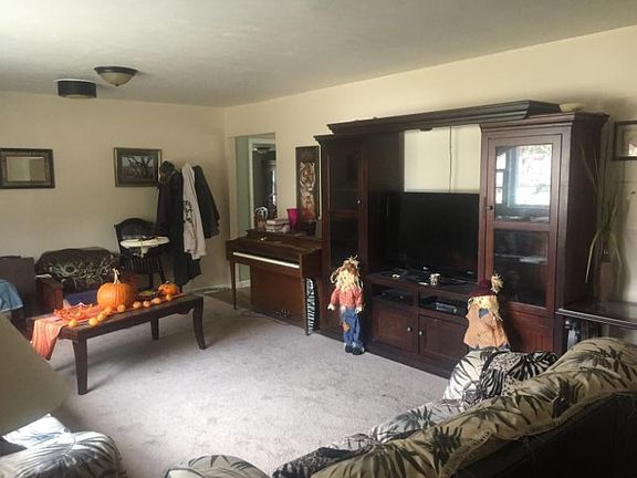 5th image of 1529 W View St