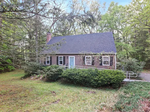 18 Cranberry Lane, Granby, CT 06035