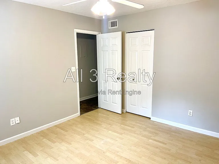 215 Sheraton Ct — Photo 10