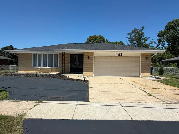 1762 E Camp McDonald Rd, Mount Prospect, IL 60056
