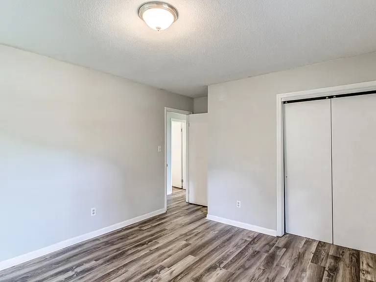 4505 Castlebar Dr — Photo 7