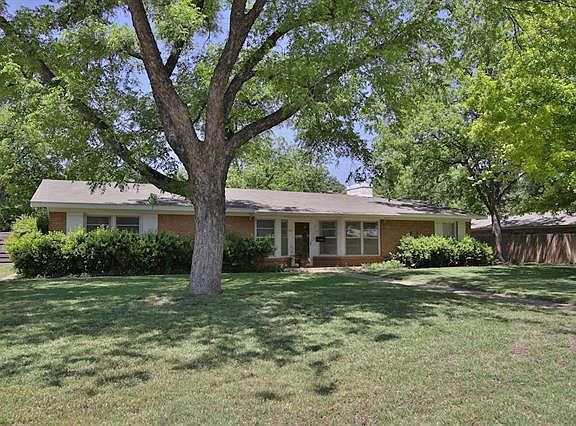 2nd image of 1818 Sylvan Dr