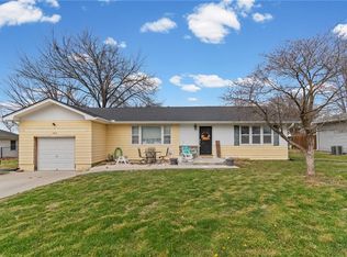 204 1st St, Richmond, MO 64085