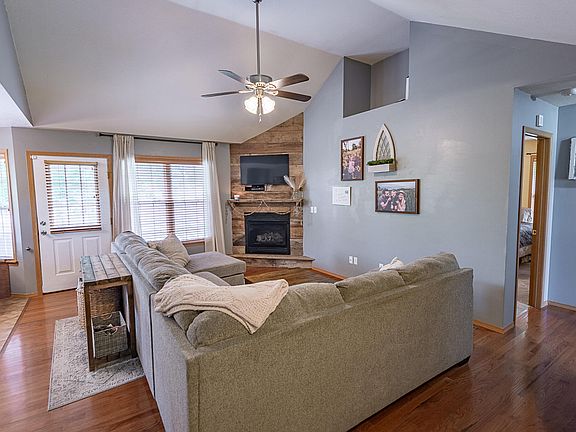 2nd image of 1105 W Scenic Hills Drive