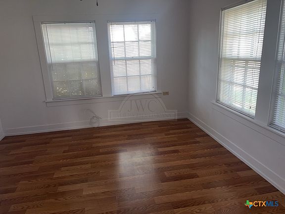 4th image of 1306 Alexander St