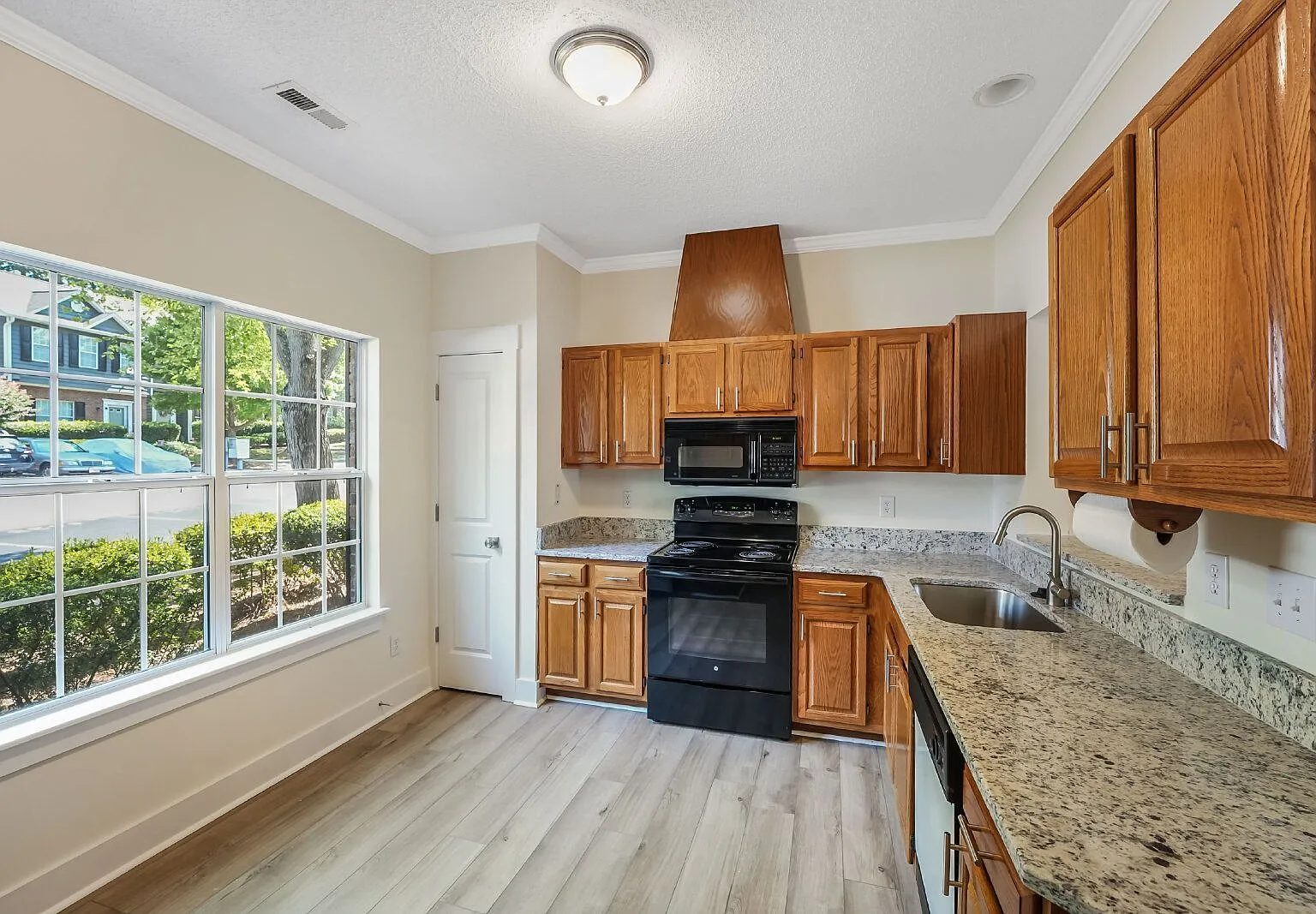 2 bed, 2.5 bath, 1320 sqft, $1,750 — Photo 4