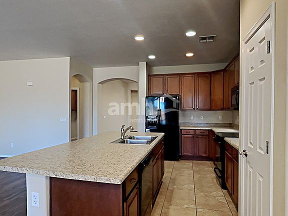 3rd image of 1659 S 160th Ave
