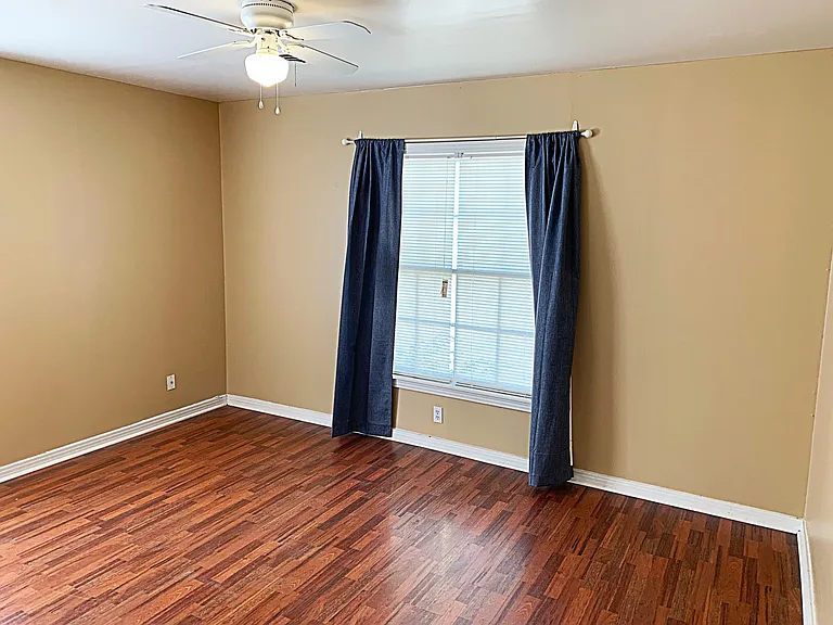 5017 Fairfax St — Photo 5