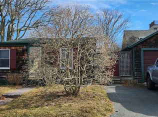 28 Crest St, Middletown, RI 02842