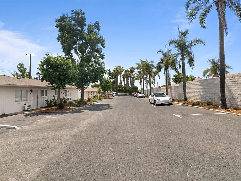 Vista Palms Apartment Homes- Yucaipa, CA — Photo 32
