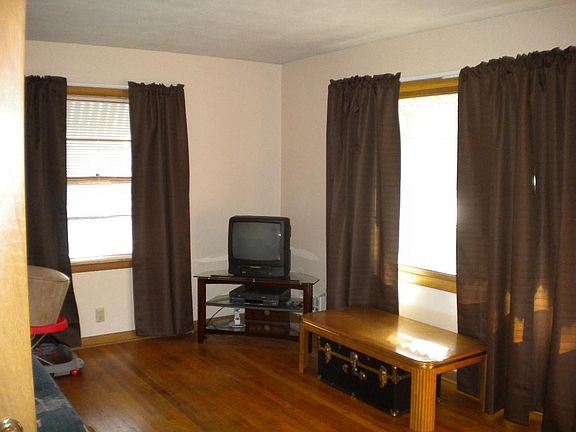 5th image of 2715 Ellen Ave