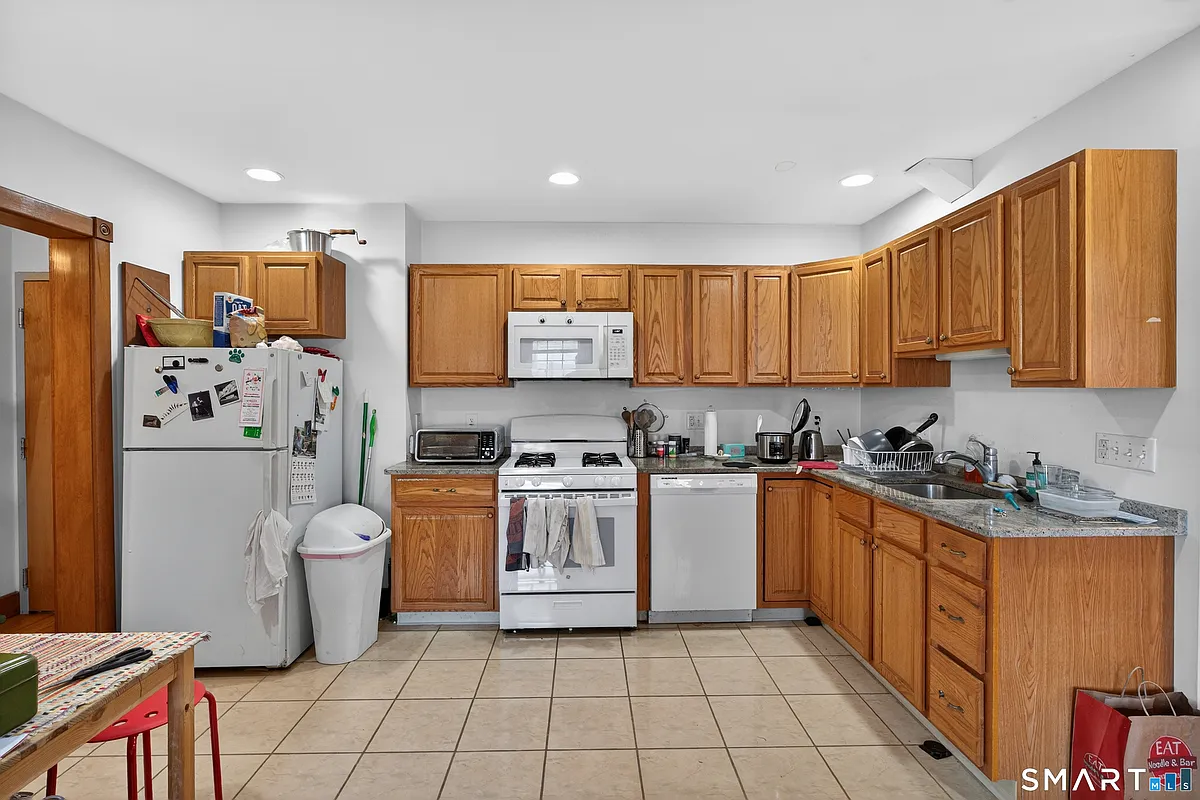 Building Photo - 245 Edwards St #2L