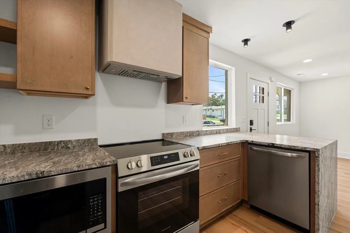 2 bed, 700 sqft, $2,000 — Photo 4