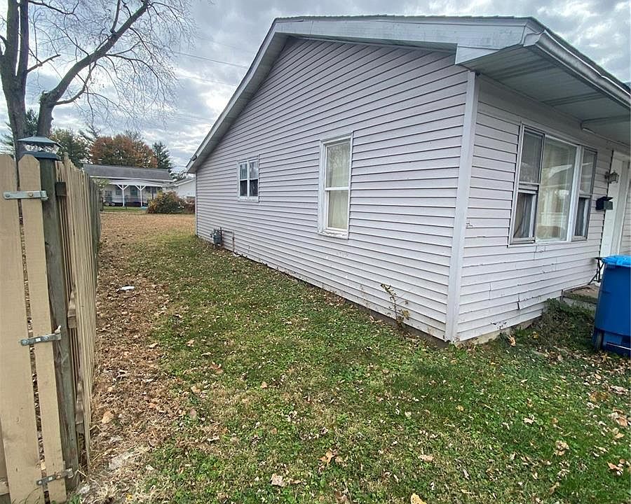 2nd image of 2811 Denver St