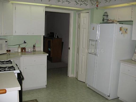 3rd image of 26834 Forest Hill St