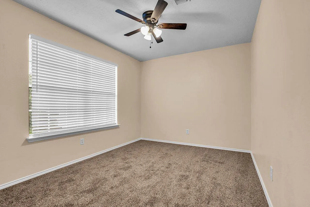 4 bed, 2.5 bath, 2080 sqft, $1,800 — Photo 2