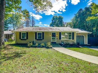 8471 Summit Dr, Chagrin Falls, OH 44023
