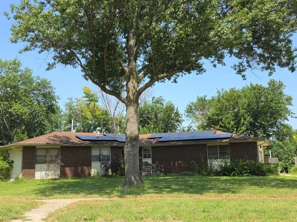 5804 SW 25th St, Topeka, KS 66614