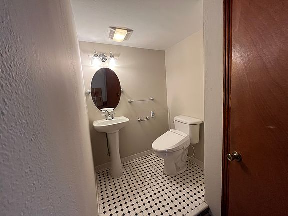 5th image of 2137 Park St Unit 2