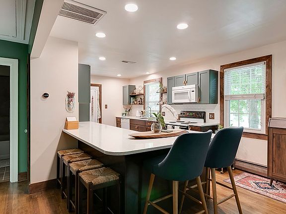 5th image of 4013 Sharon Ct