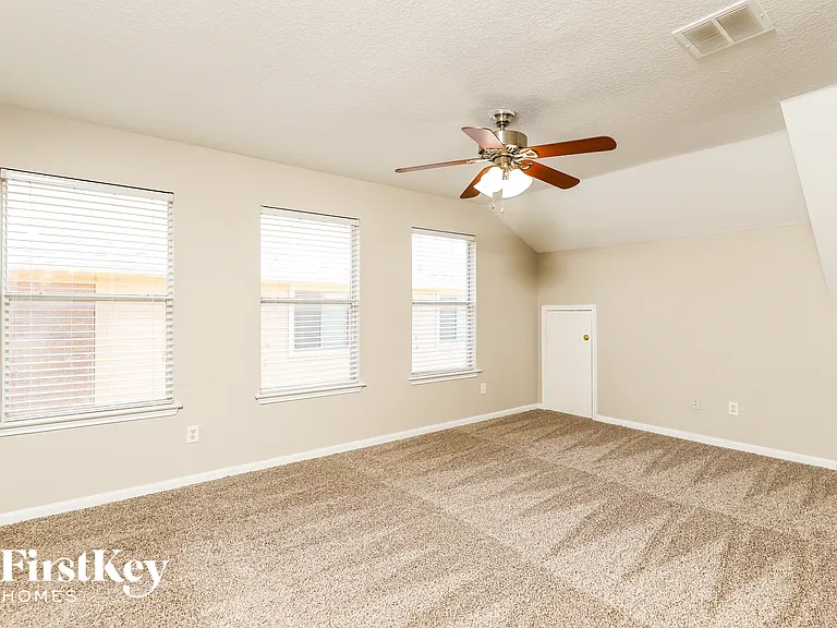 2225 Crary Mdw — Photo 2
