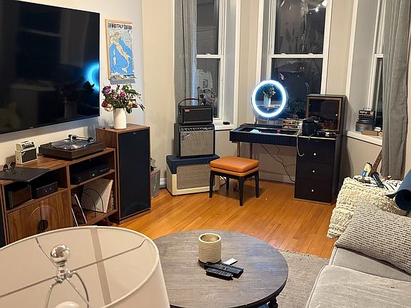 5th image of 2707 W Medill Ave #2