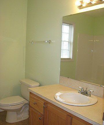 4th image of 878 Hillard Ln