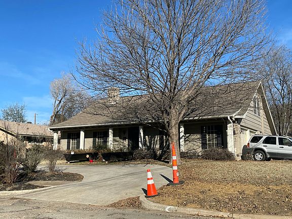 2nd image of 1103 Gloucester Ct N