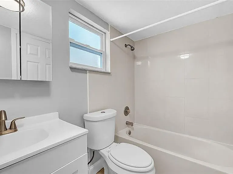 2122 Bradford St #505 — Photo 12
