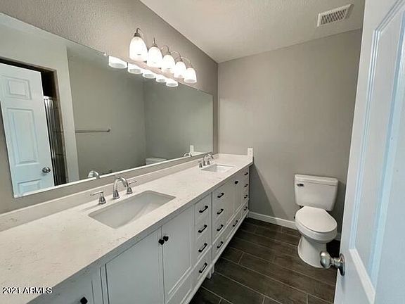 4th image of 5002 W Augusta Cir