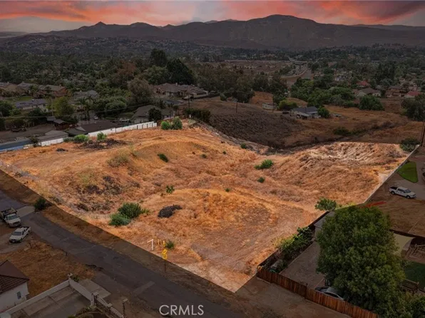 3255 Howe St, Corona, CA 92881