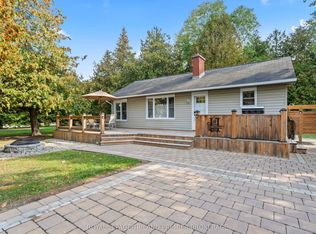 9632 Beachway Dr, Lambton Shores, ON N0N 1J3