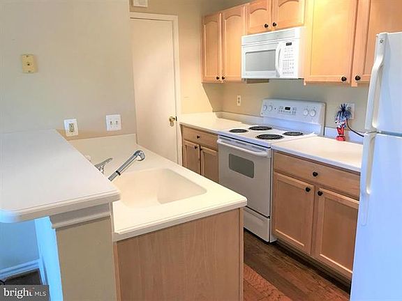 4th image of 12161 Penderview Ter APT 928