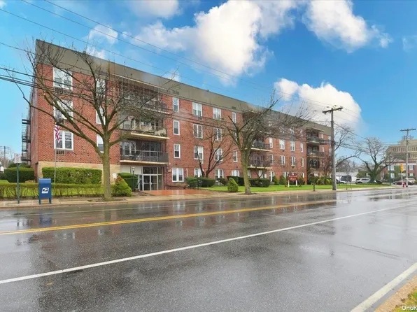 60 Hempstead Avenue #2E, Lynbrook, NY 11563