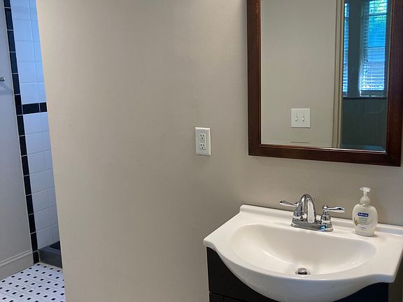 3rd image of 144 Claremont Ave APT 16