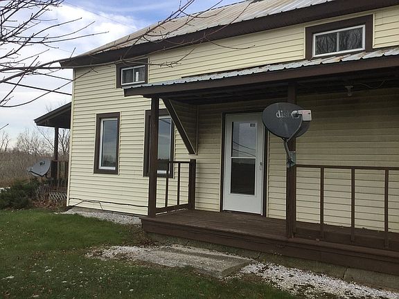 Side porch off kichen, overl