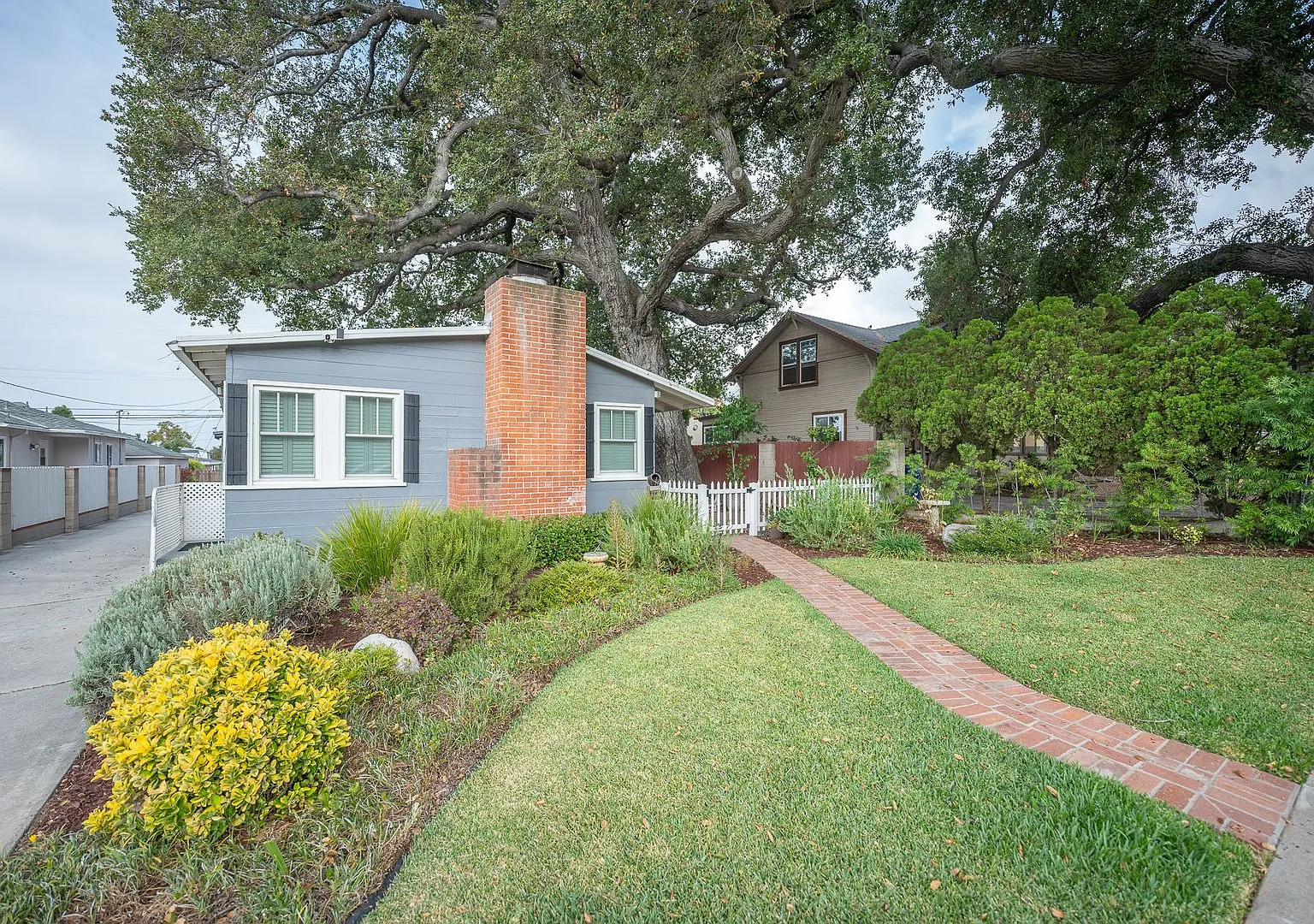 Peaceful Cottage Home w/ 3B2B — Photo 1