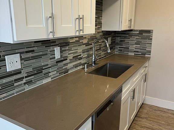 3rd image of 1685 Whitwood Ln APT 4