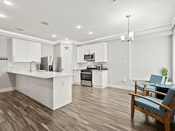 3rd image of 9134 Freeland St